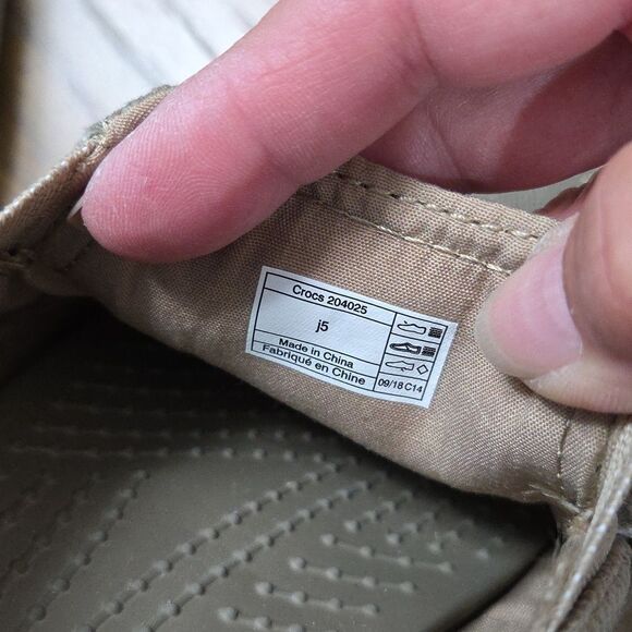 Crocs Santa Cruz II Loafers Youth Size J5 Unisex Khaki Slip on Shoes 204025 nwot - Picture 9 of 9